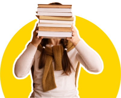 Femme tenant une pile de livres RH